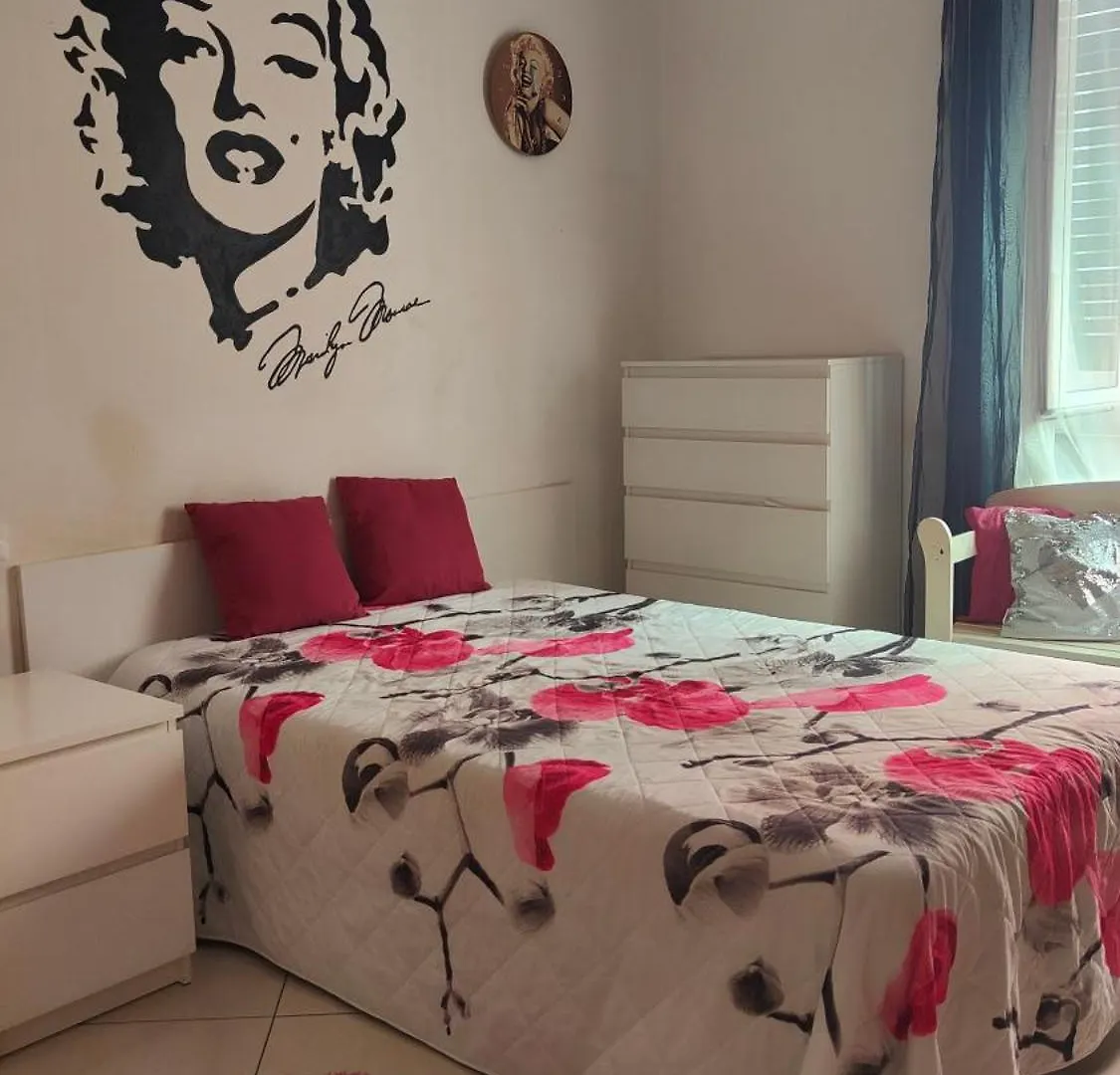 Homestay Chez Marie Apartment Livorno